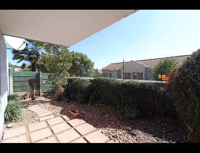 2 BEDROOM TOWNHOUSE FOR SALE IN BEDFORD GARDENS